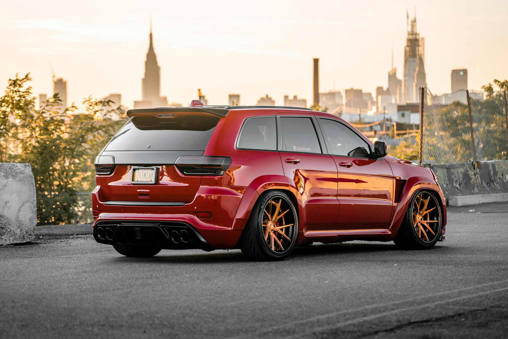 Check our price and buy a Renegade Design body kit for Jeep Grand Cherokee Trackhawk Tyrannos V3