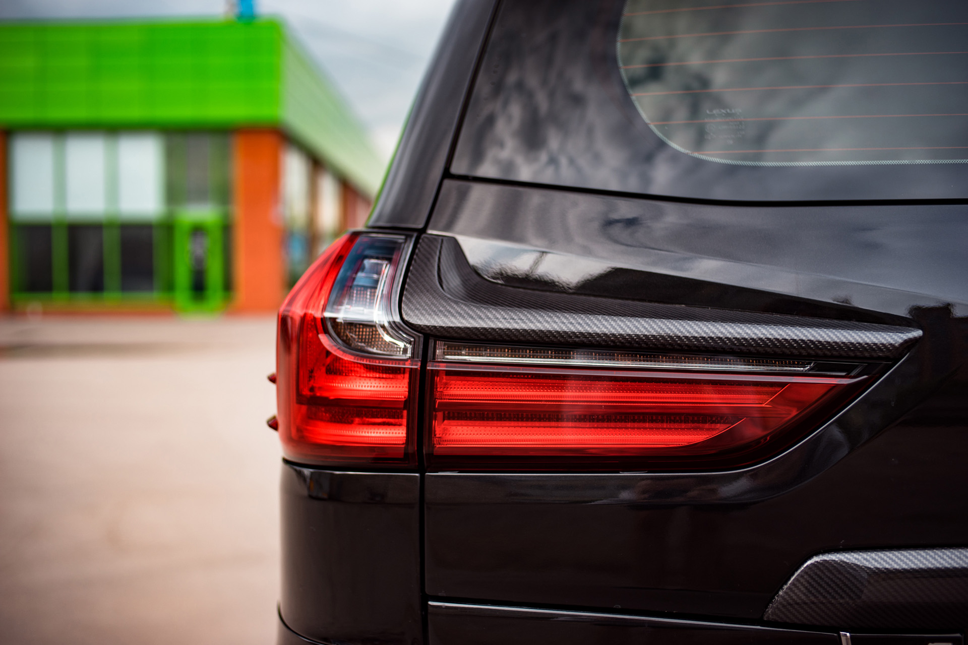 Carbon lining of rear lights for Lexus LX 570/450d