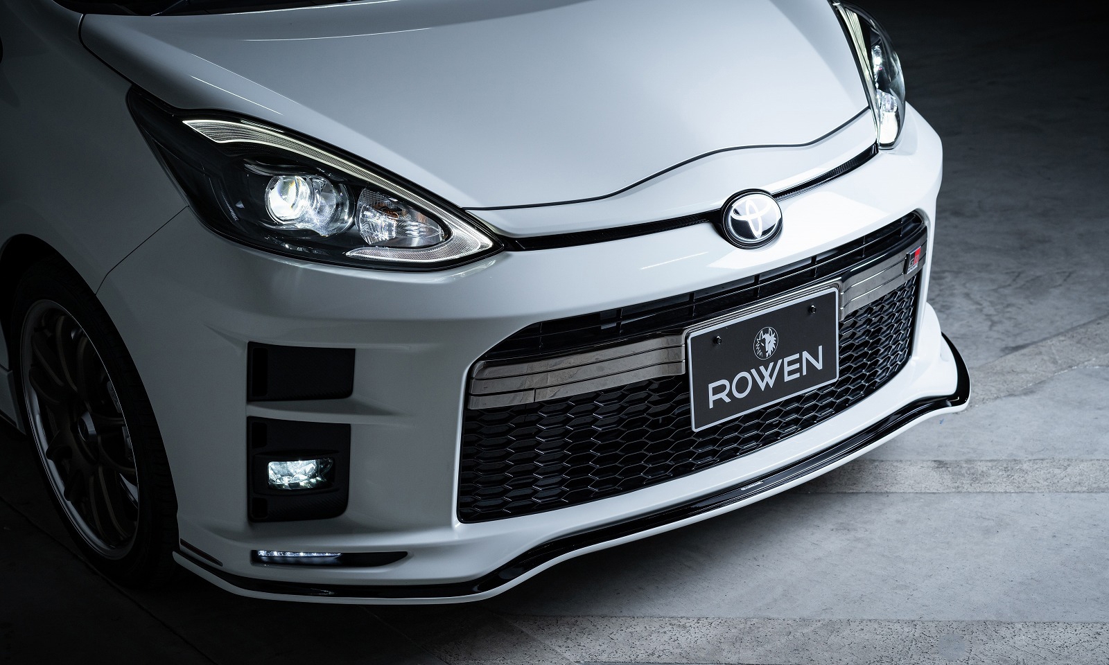 Check our price and buy Rowen body kit for Toyota Aqua GR !