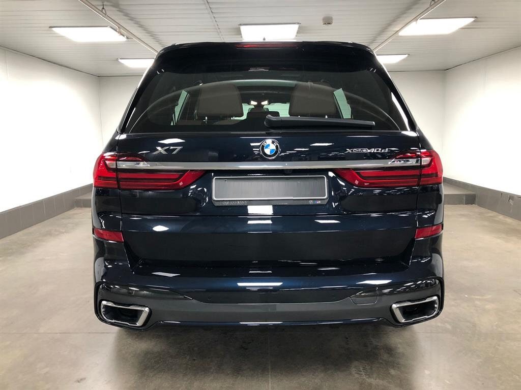 Buy  New BMW X7 40d (G07)