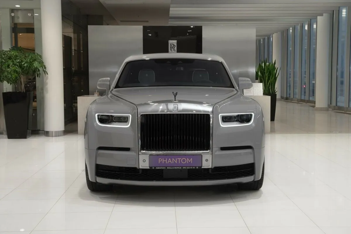 Check price and buy New Rolls-Royce Phantom For Sale