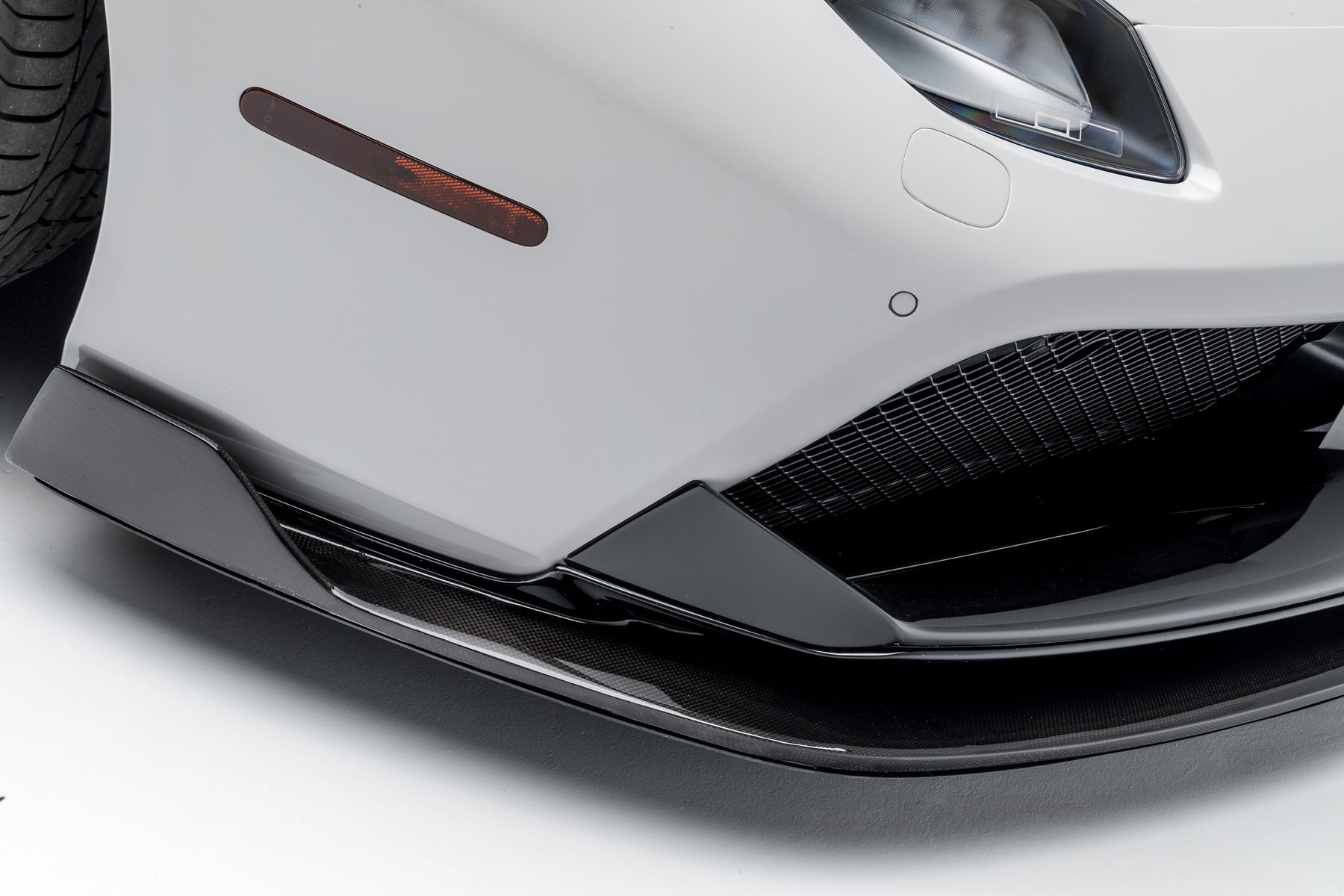 Front spoiler Vorsteiner Nero Carbon for Ferrari 488