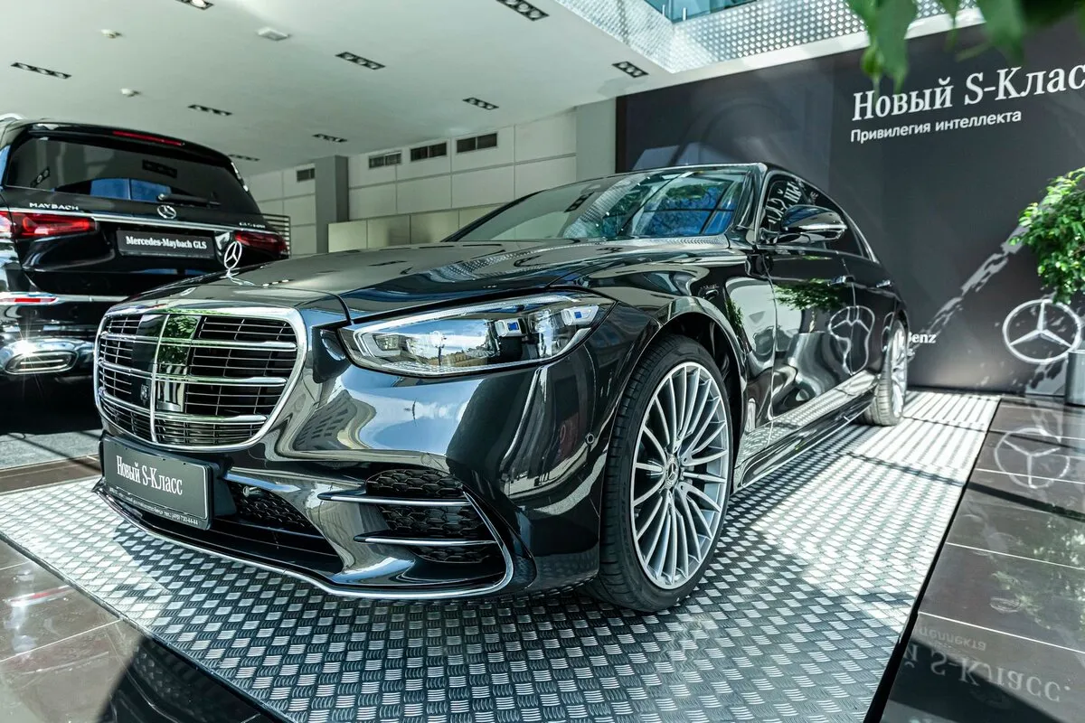 Check price and buy New Mercedes-Benz S-Class 350 d Long 4MATIC (W223) For Sale