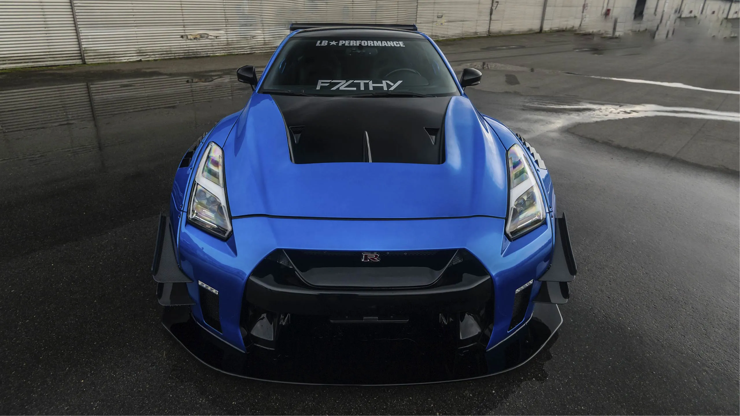 Check our price and buy Liberty Walk  body kit for Nissan GT-R R35!