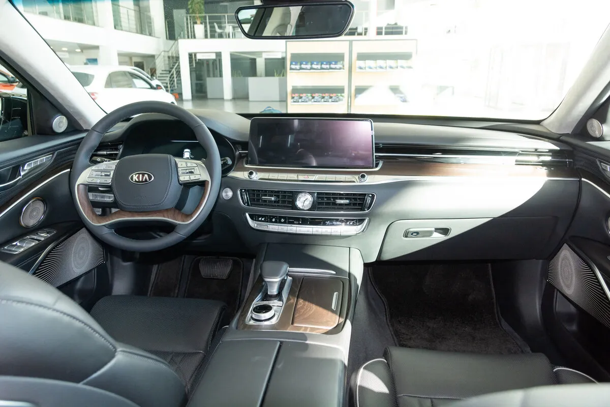 Check price and buy New Kia K900 For Sale