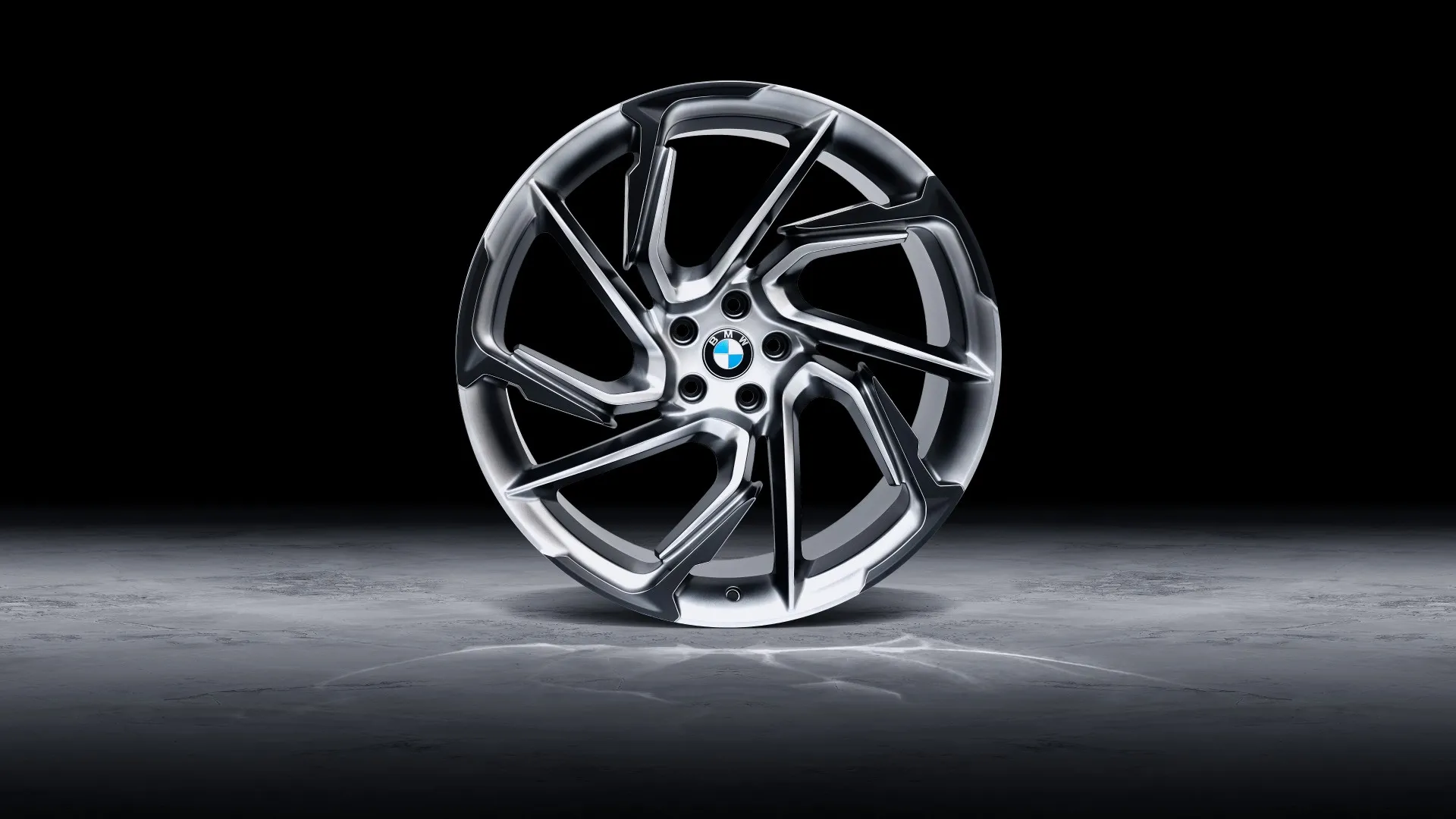 Khann KW B1 Silver Black — front view
