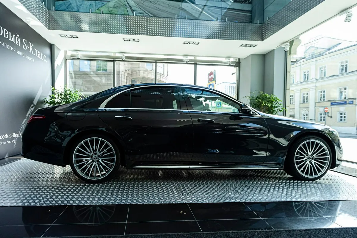 Check price and buy New Mercedes-Benz S-Class 350 d Long 4MATIC (W223) For Sale