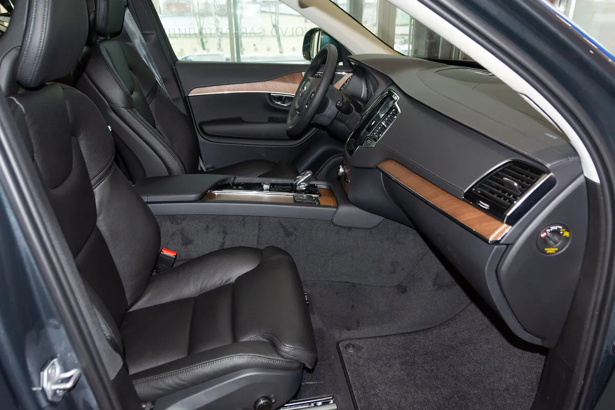 Check price and buy New Volvo XC90 Restyling For Sale