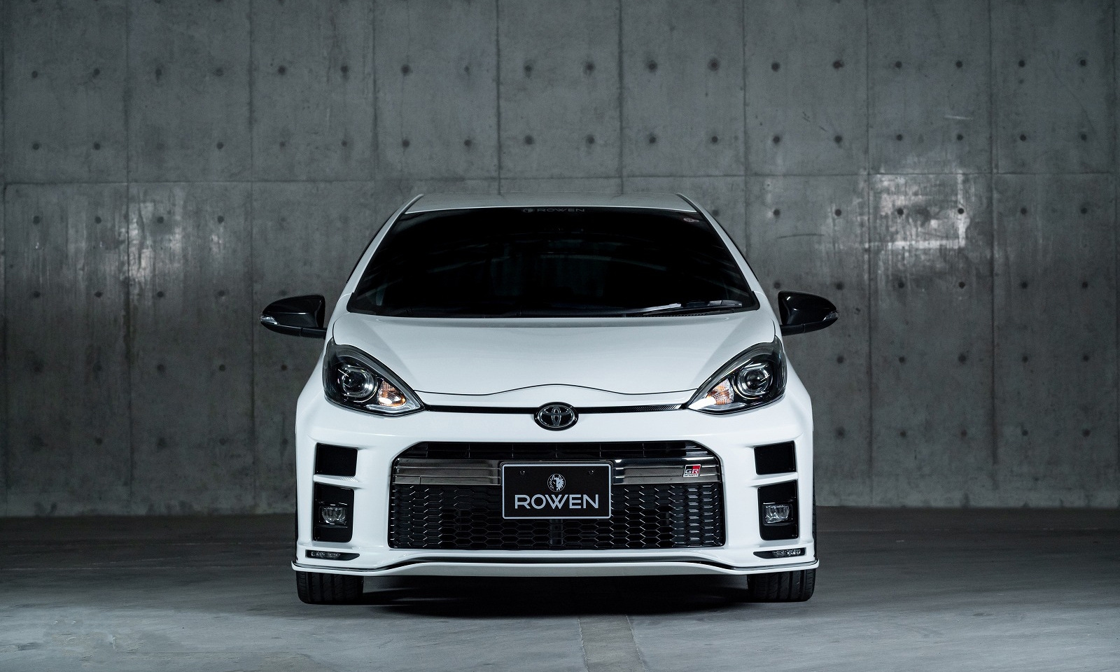 Check our price and buy Rowen body kit for Toyota Aqua GR !