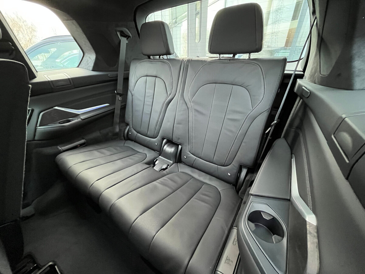 Check price and buy New BMW X7 40i (G07) For Sale