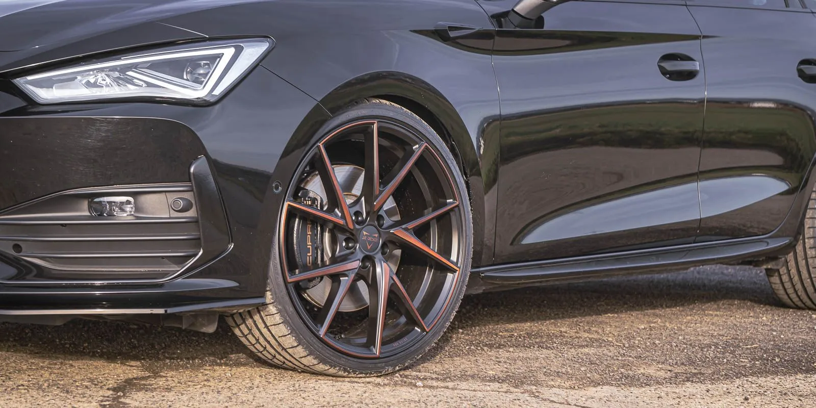 Check our price and buy JE Design body kit for Cupra Leon ST!