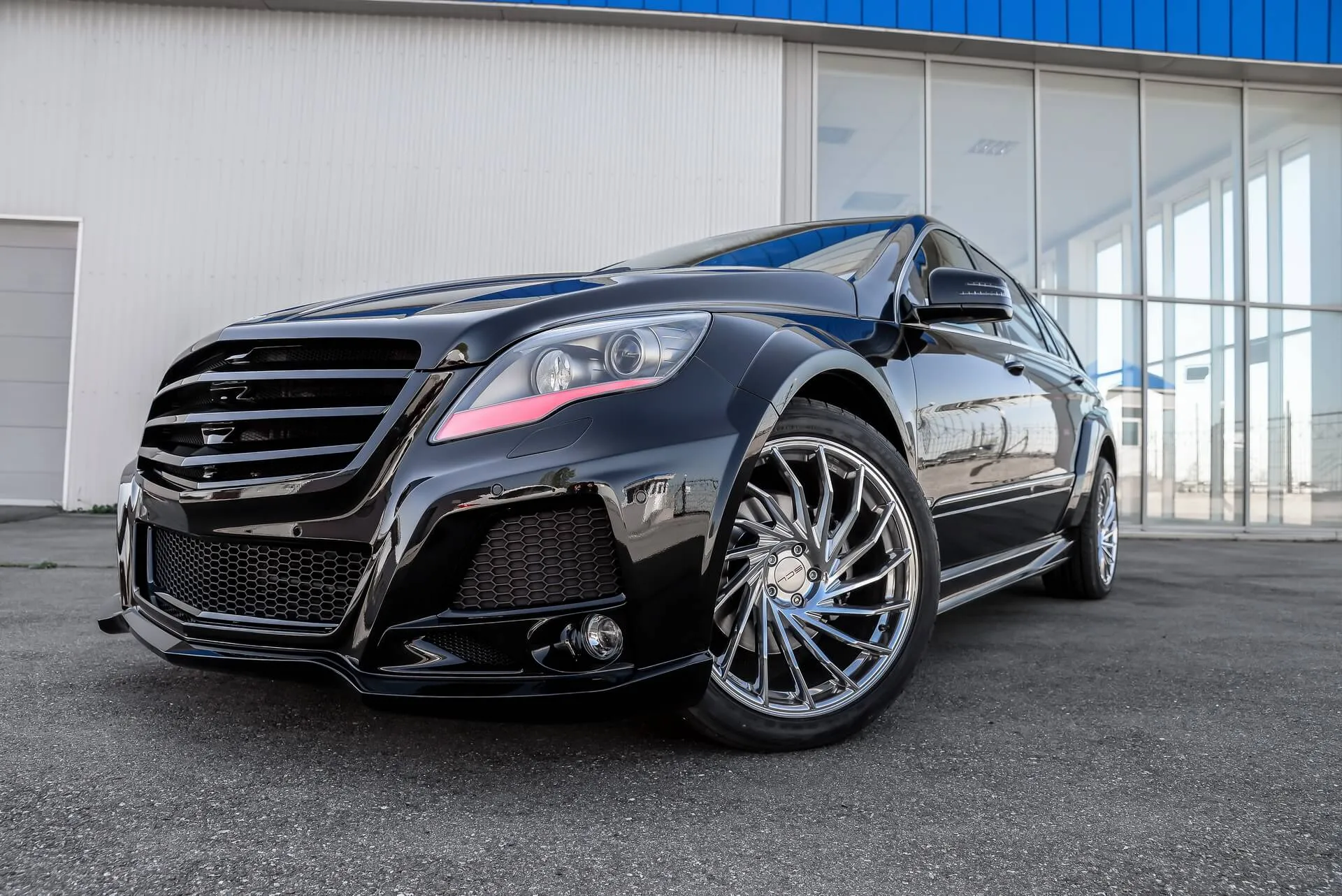 Check our price and buy SCL Performance body kit for Mercedes-Benz R-class W251 Wolf