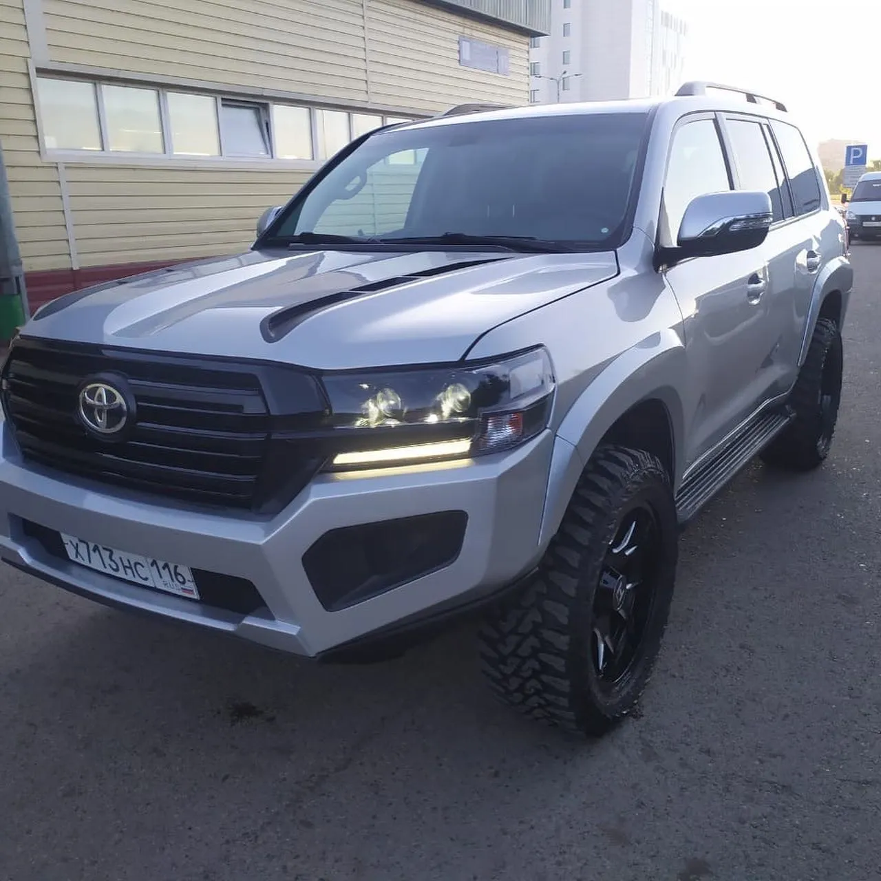 Check our price and buy Shikari body kit for Toyota Land Cruiser 200