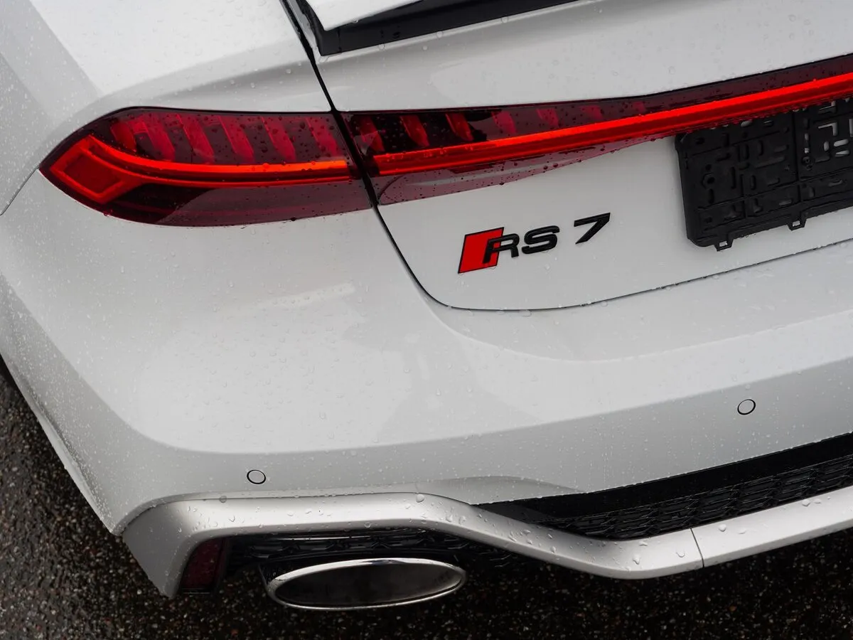 Buy New Audi RS 7 (4K)