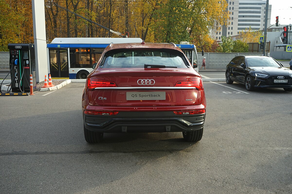 Check price and buy New Audi Q5 Sportback 45 TFSI (FY) For Sale