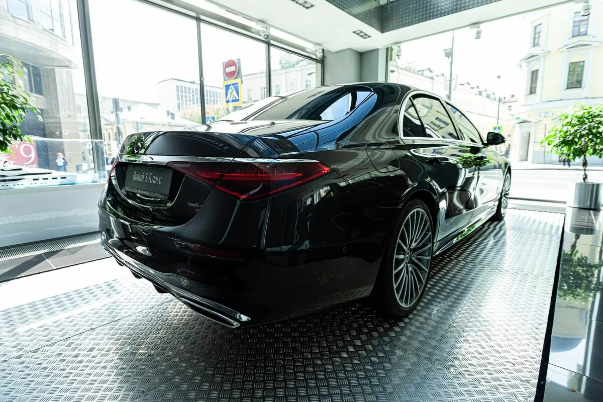 Check price and buy New Mercedes-Benz S-Class 350 d Long 4MATIC (W223) For Sale
