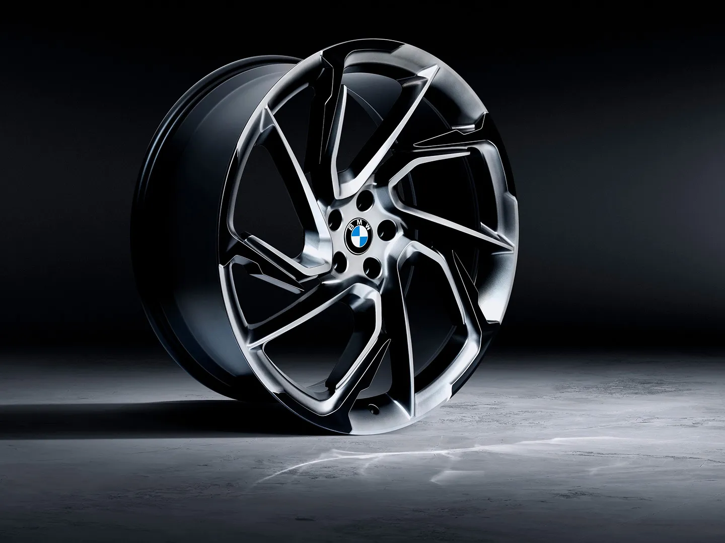 Khann KW B1 Silver Black — mounted on BMW X7
