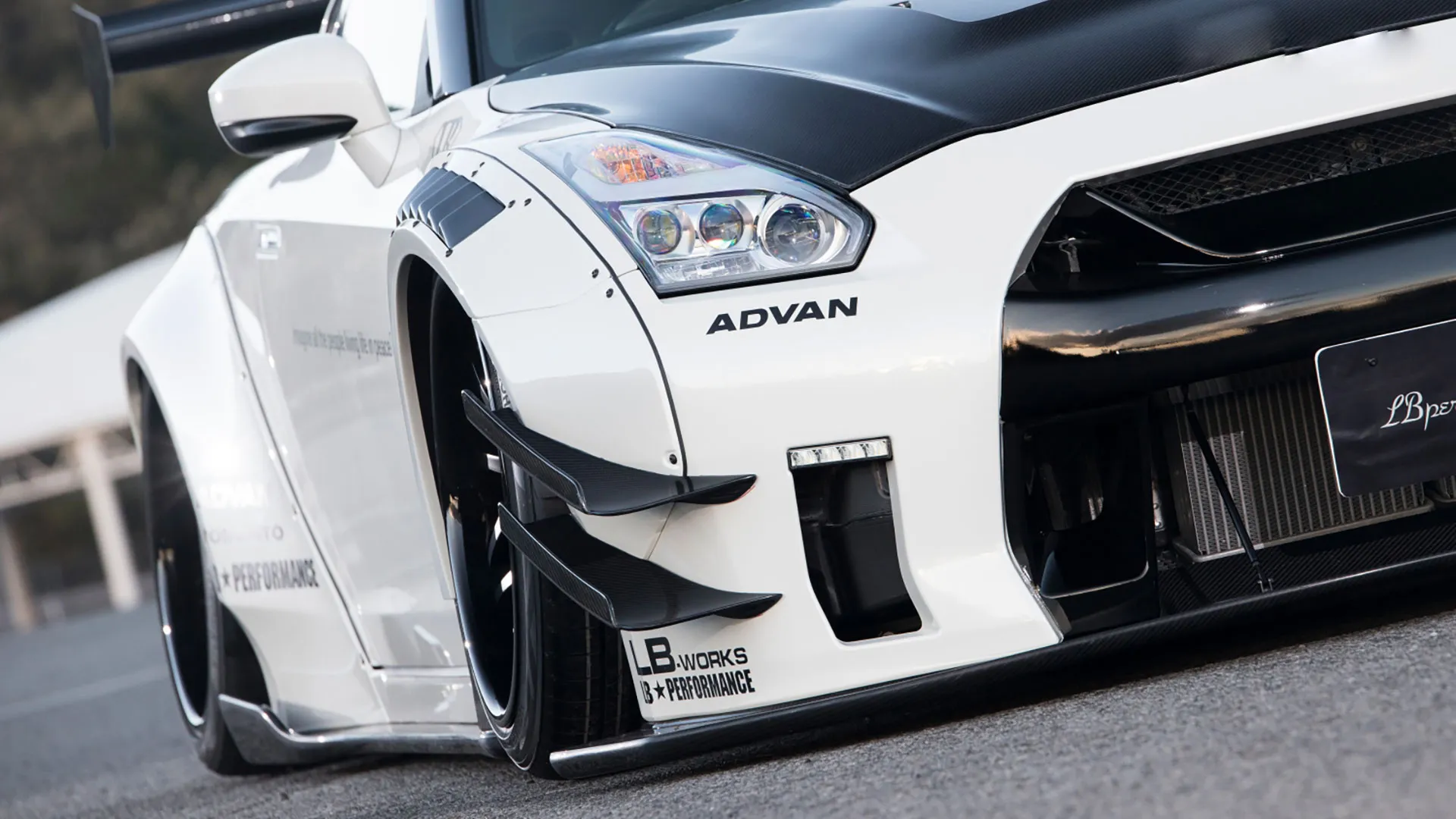 Check our price and buy Liberty Walk  body kit for Nissan GT-R R35!