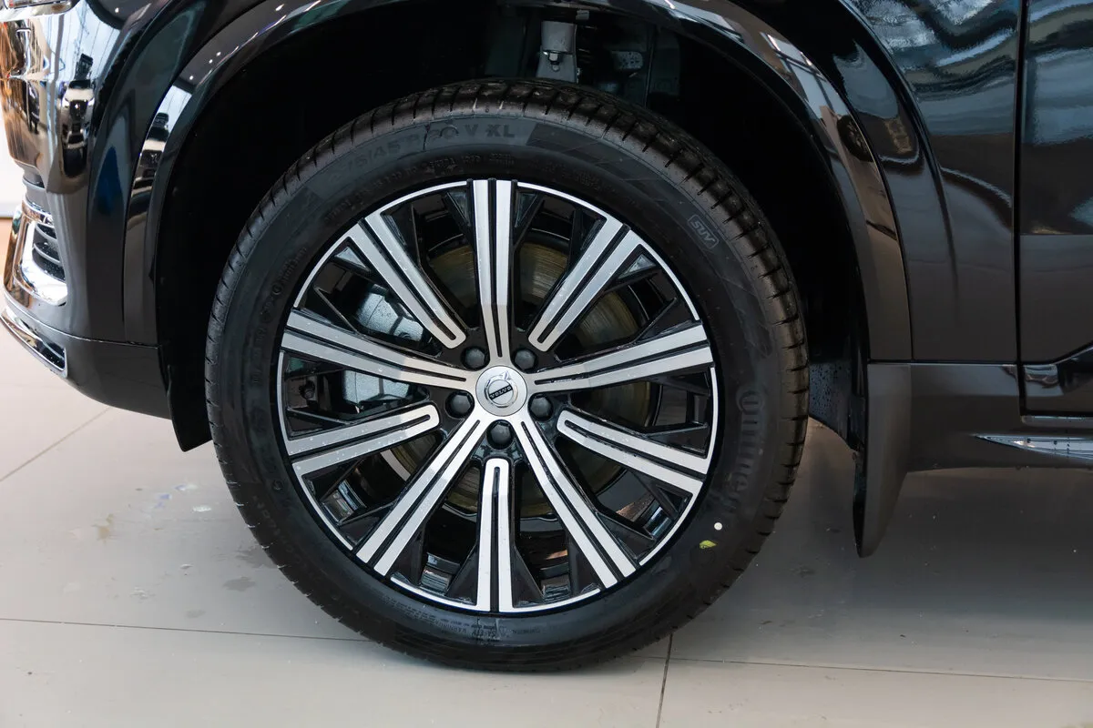 Check price and buy New Volvo XC90 Restyling For Sale