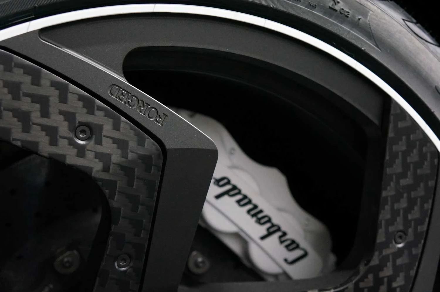 Check our price and buy Mansory Carbon Fiber Body kit set for Lamborghini Aventador Carbonado