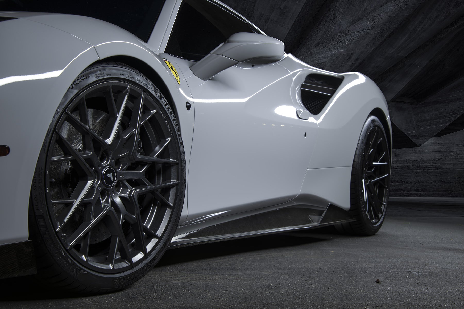 Side skirts Vorsteiner Nero Carbon for Ferrari 488