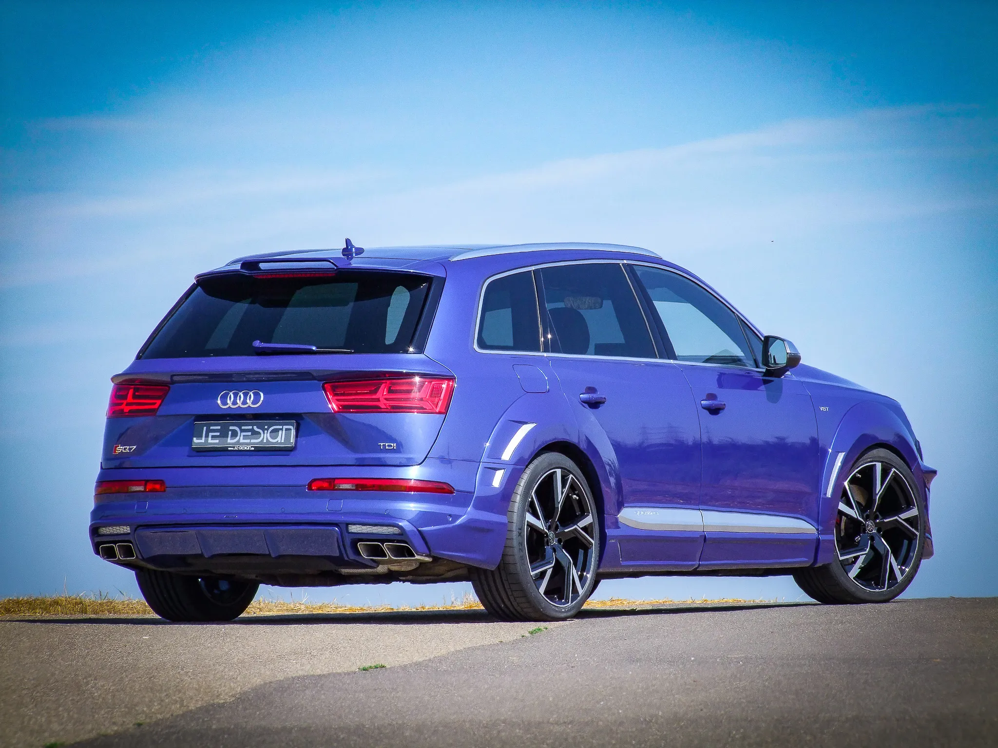Check our price and buy JE Design body kit for Audi Q7 4M S-Line