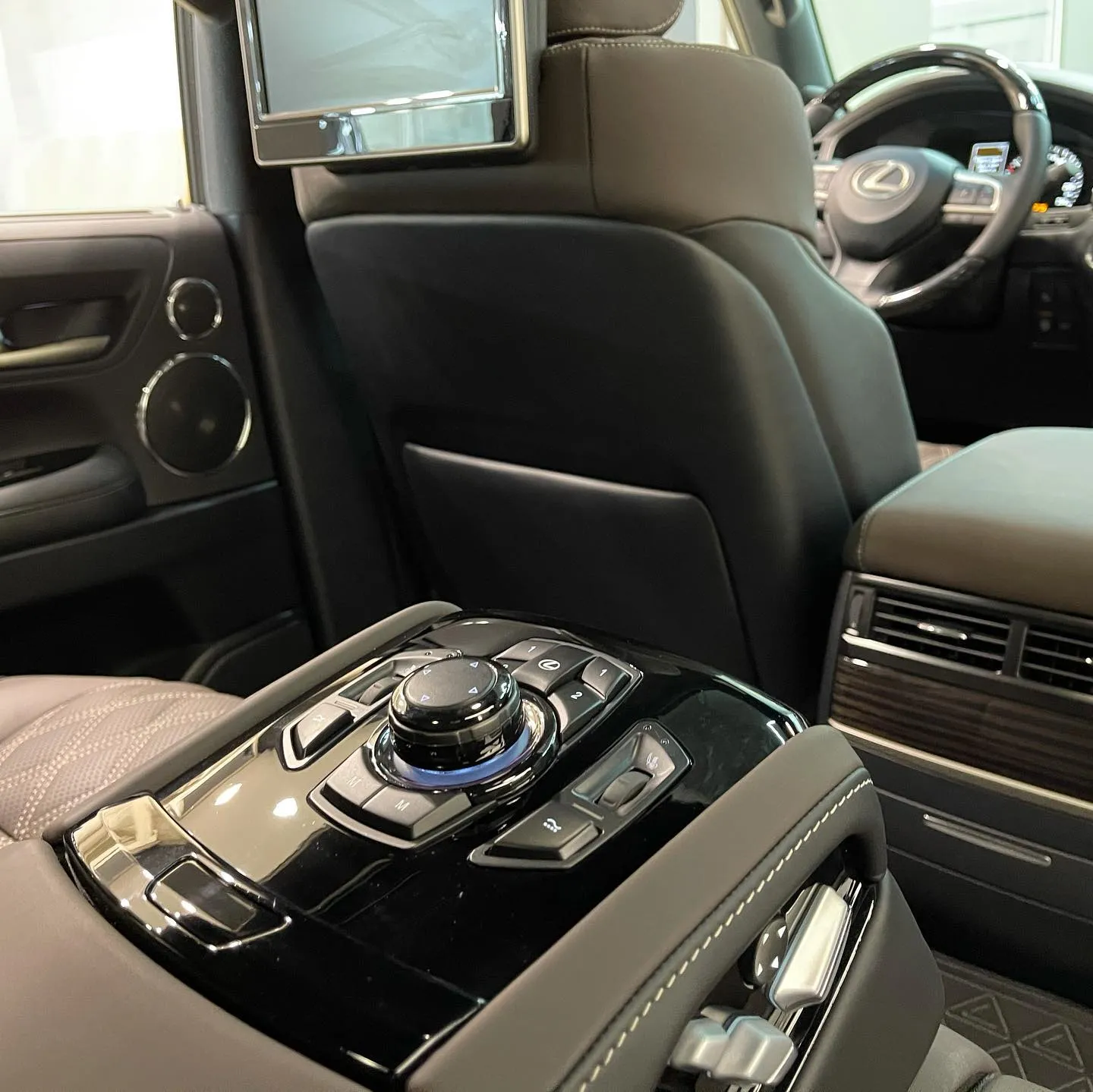 Check price and buy Carat seats set for Toyota Land Cruiser 200 Restyling 2