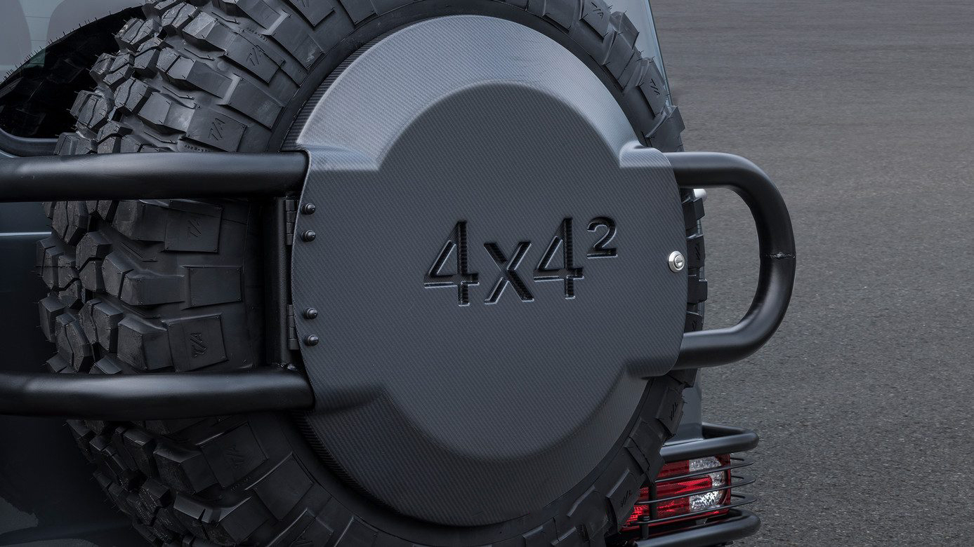 Carbon spare wheel cover with spare wheel bracket BS Style for Mercedes G-class W463 G 500 4X4²