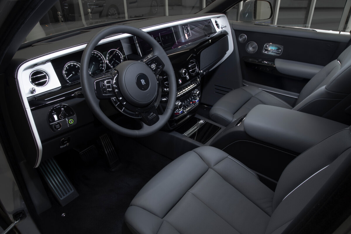 Check price and buy New Rolls-Royce Phantom For Sale