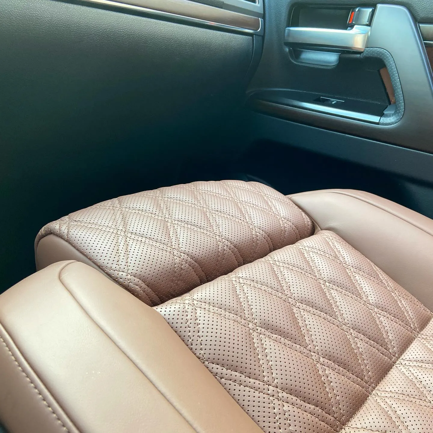 Check price and buy Carat seats set for Toyota Land Cruiser 200 Restyling 2