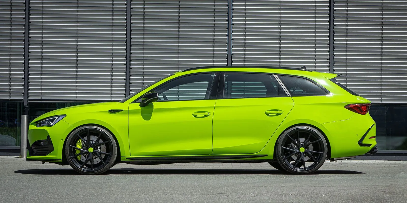 Check our price and buy JE Design body kit for Cupra Leon ST!