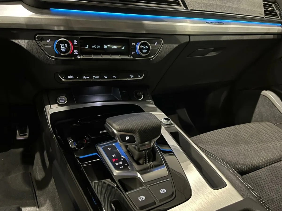Check price and buy New Audi Q5 45 TFSI (FY) Restyling For Sale