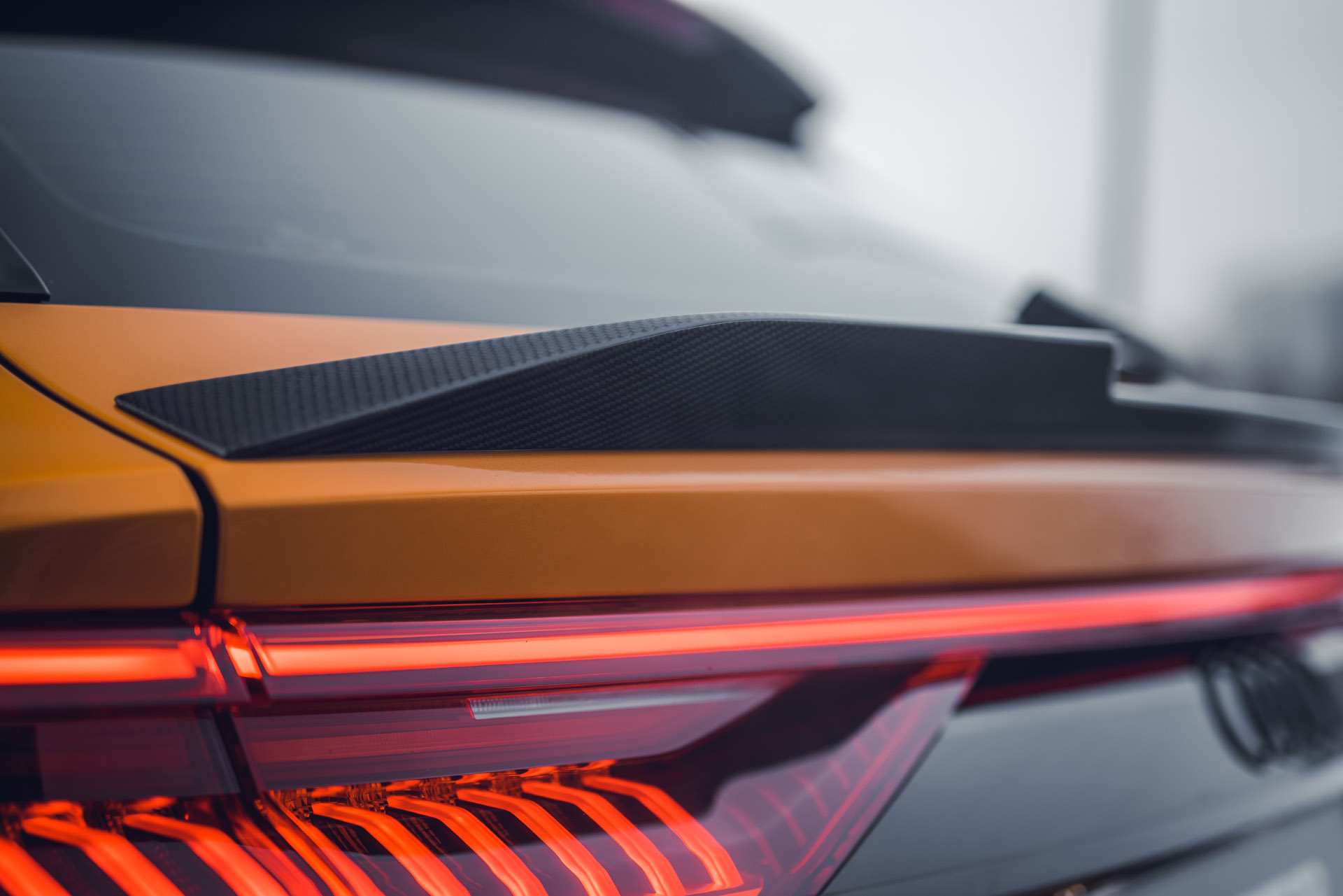 Trunk lid spoiler MTR Design carbon for Audi Q8