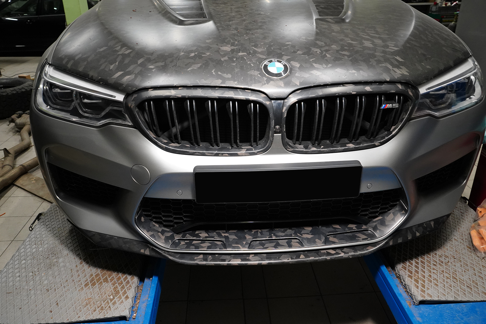 Bmw m5 обвесы. BMW m5 f90 Carbon. M5 f90 Carbon. M5 f90 карбоновый обвес. Бампер BMW f90 m.