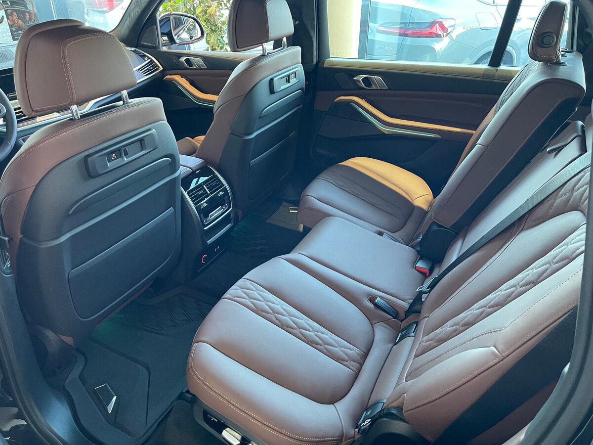 Check price and buy New BMW X7 40d (G07) For Sale