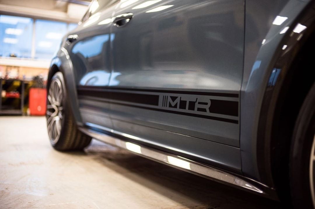 Carbon side sills (for non widebody version) for Porsche Cayenne Coupe