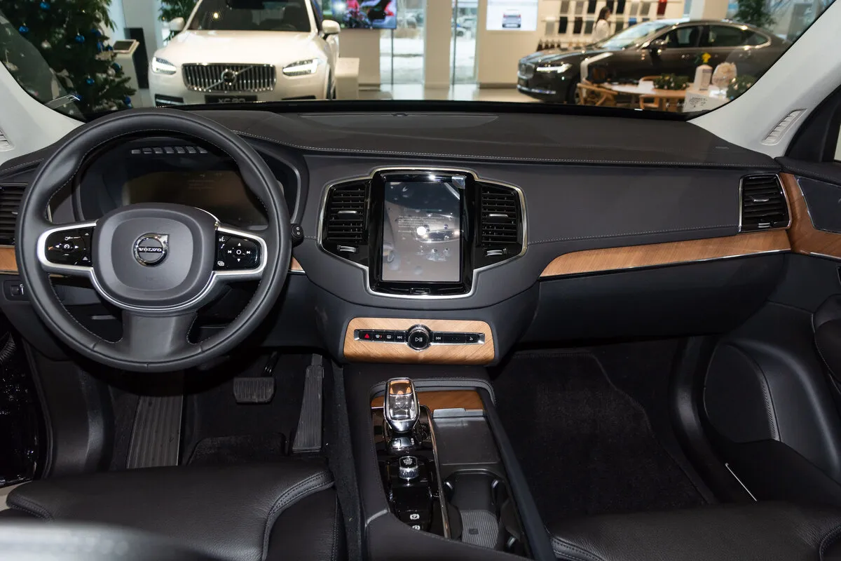 Check price and buy New Volvo XC90 Restyling For Sale
