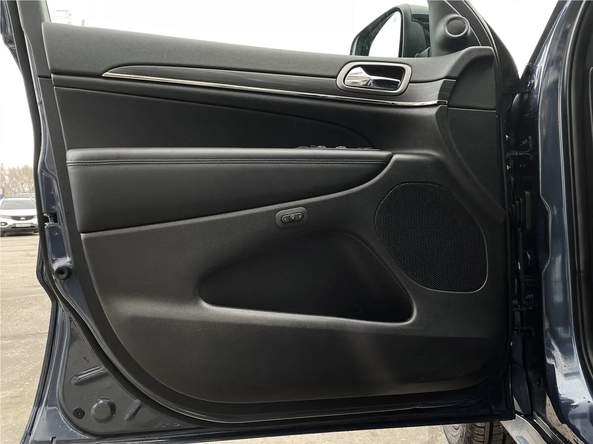 Check price and buy New Jeep Grand Cherokee (WK2) Restyling For Sale