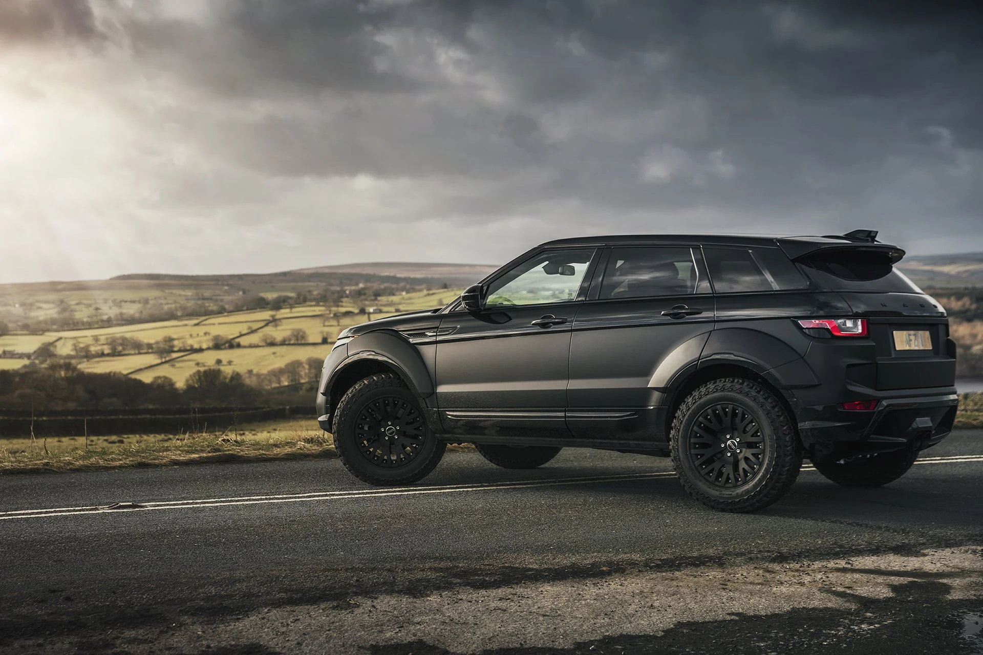 2024 Range Rover Evoque First Drive Review: A Designer Crossover for the  Trendy Crowd