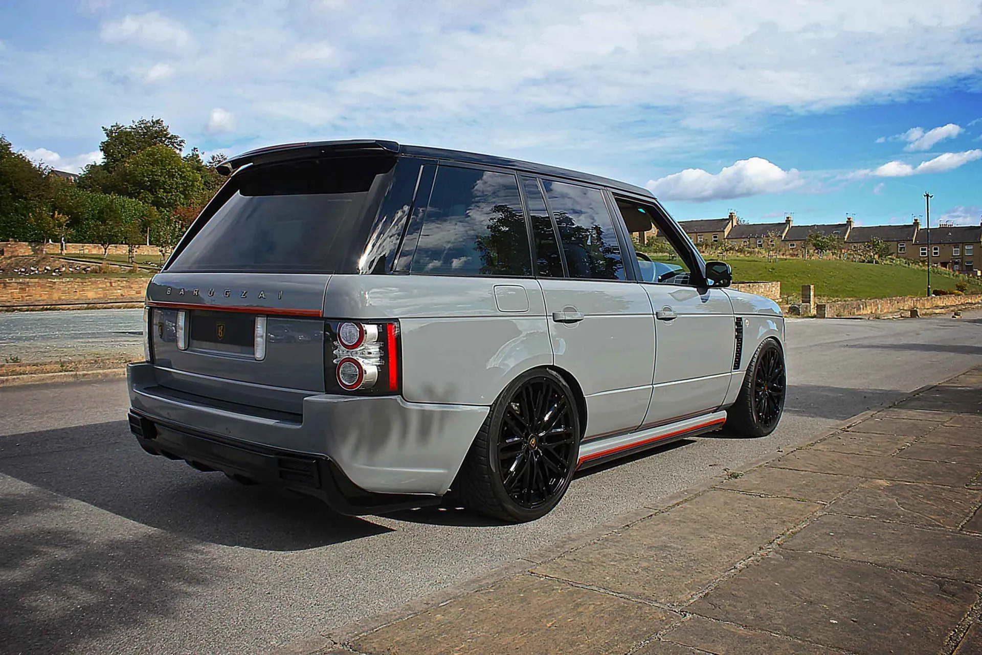 Check our price and buy Barugzai Classic body kit for Land Rover Range Rover Vogue