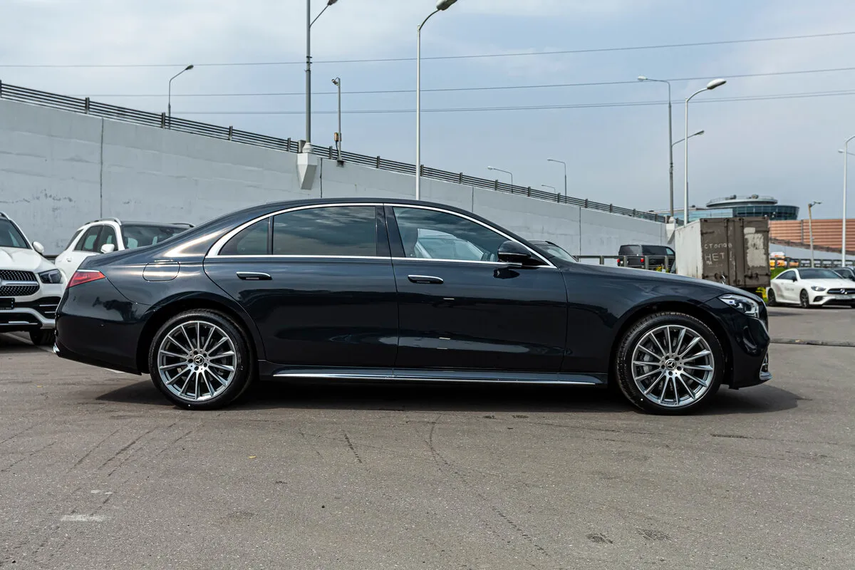 Check price and buy New Mercedes-Benz S-Class 350 d Long 4MATIC (W223) For Sale