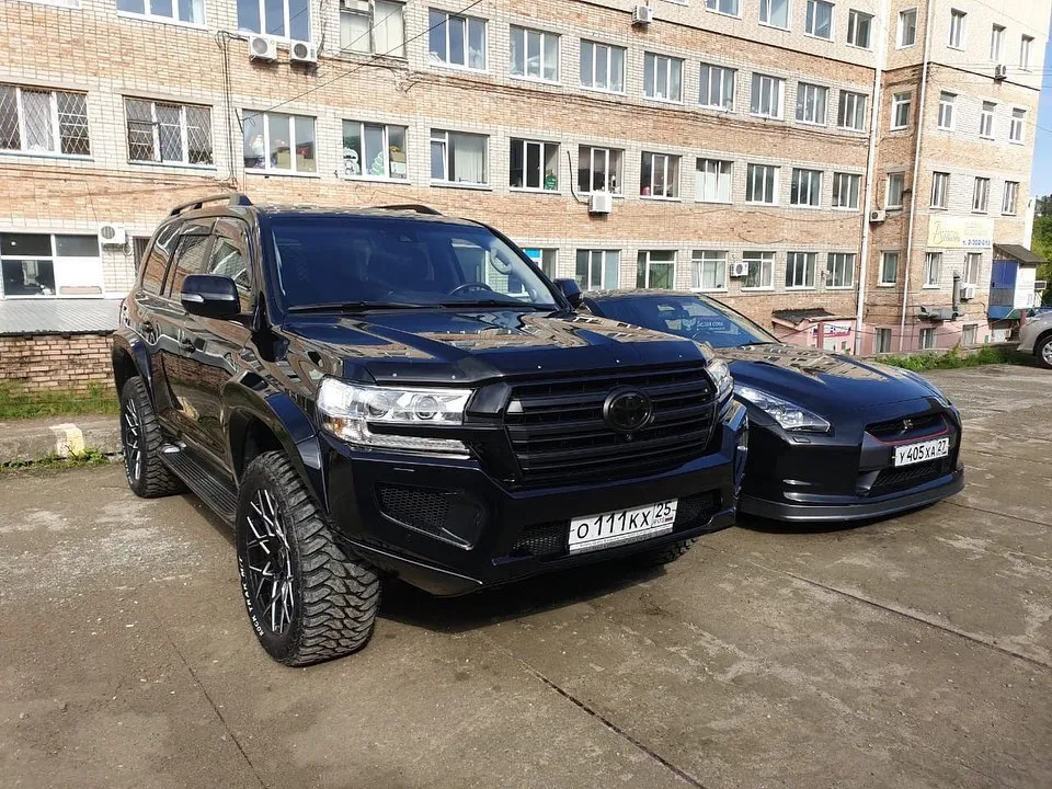 Check our price and buy Shikari body kit for Toyota Land Cruiser 200