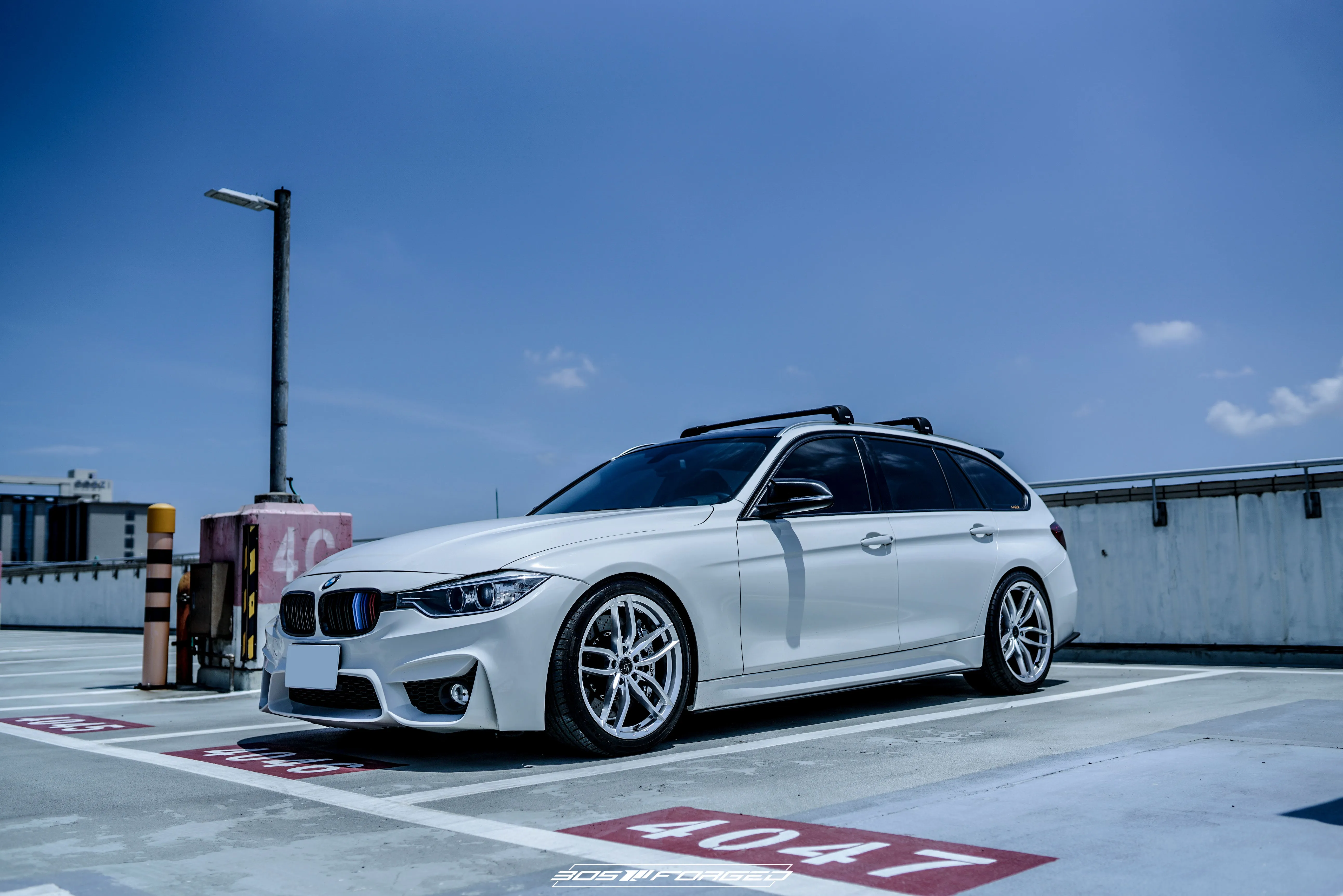 305 Forged FT105 Flow Technik Wheels — vehicle fitment side view