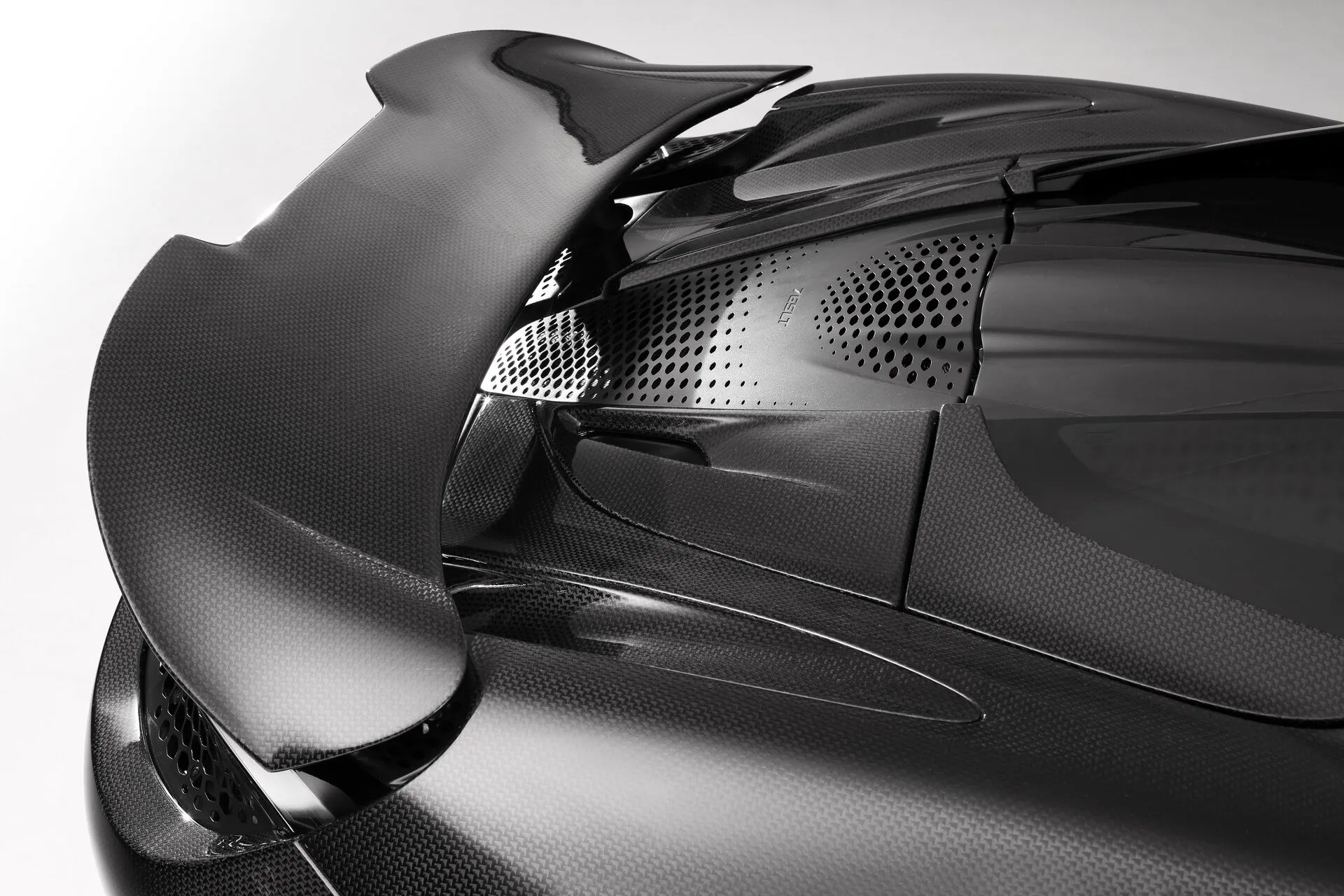 Check our price and buy Topcar Design body kit for McLaren 765 LT Spider Carbon Edition!
