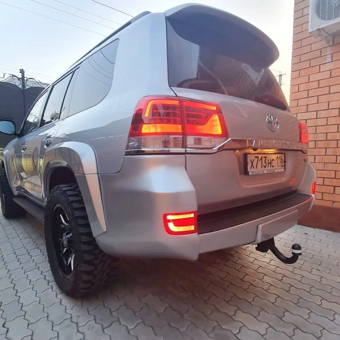 Check our price and buy Shikari body kit for Toyota Land Cruiser 200