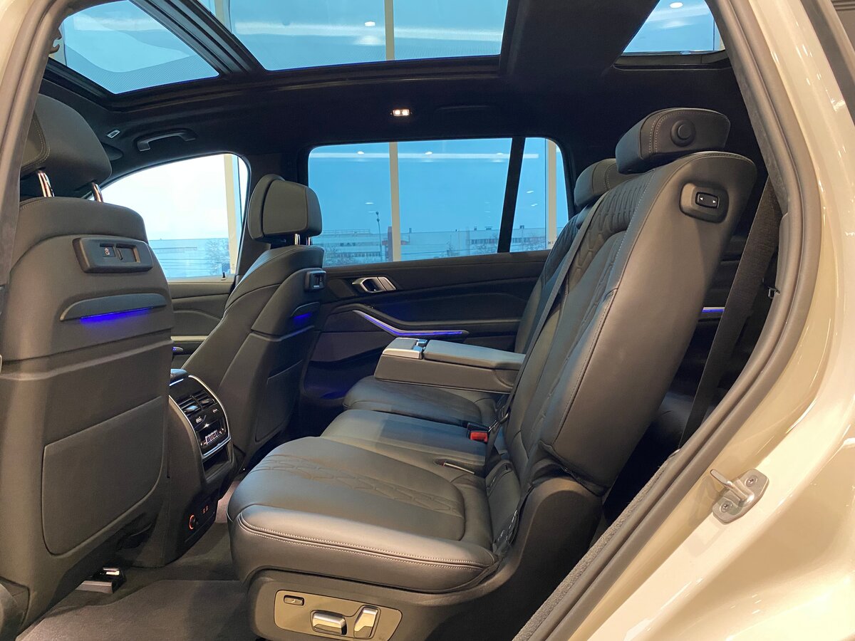 Buy New BMW X7 40d (G07)