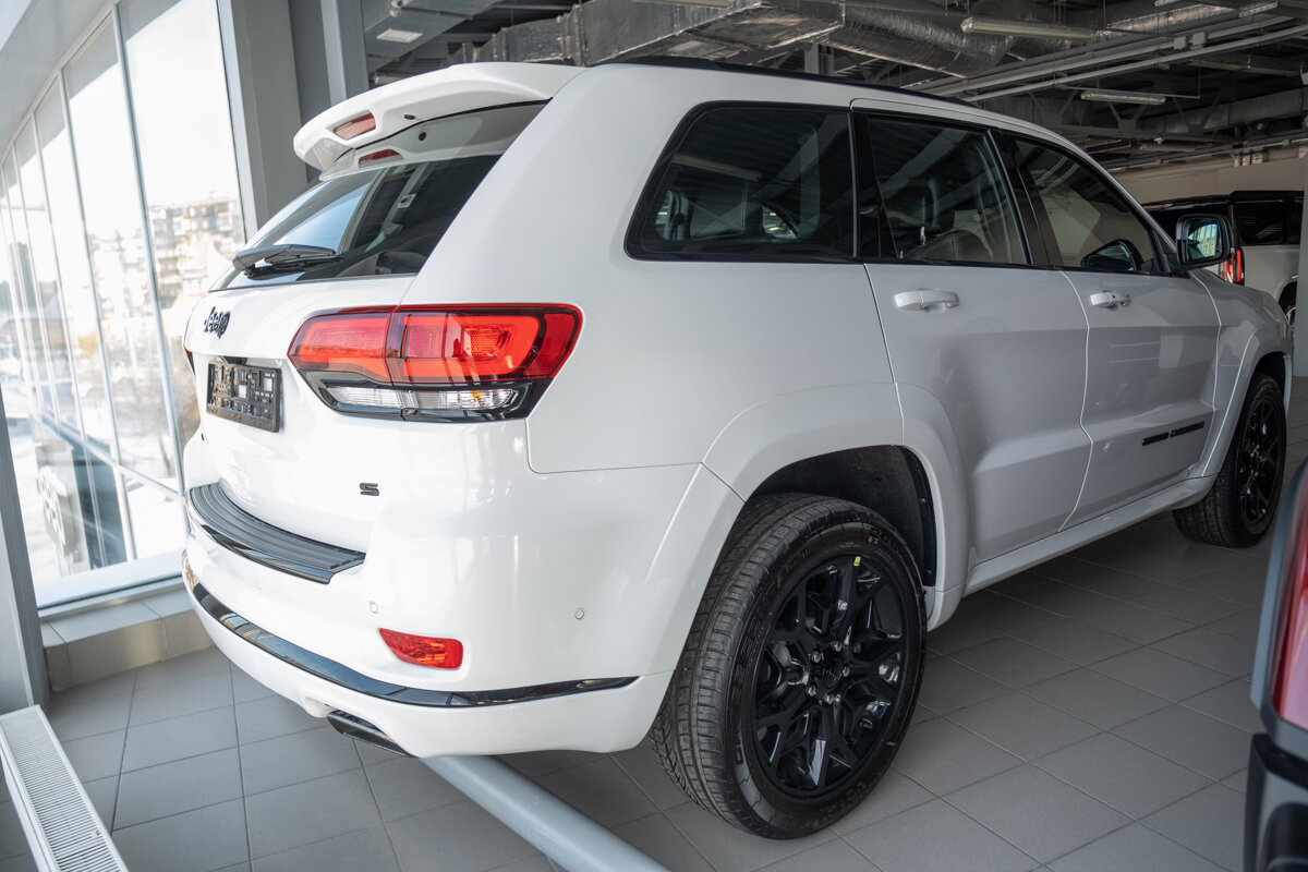 Check price and buy New Jeep Grand Cherokee (WK2) Restyling For Sale