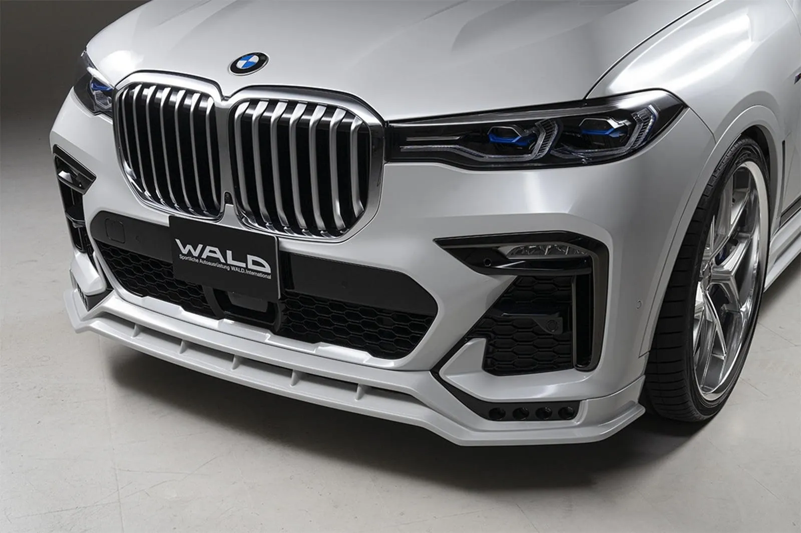 Check our price and buy Wald Sports Line body kit for BMW X7 G07 