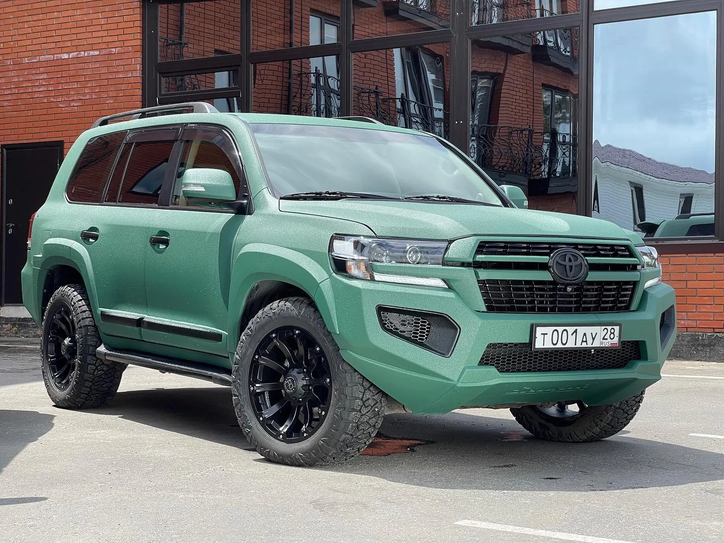 Check our price and buy Shikari body kit for Toyota Land Cruiser 200