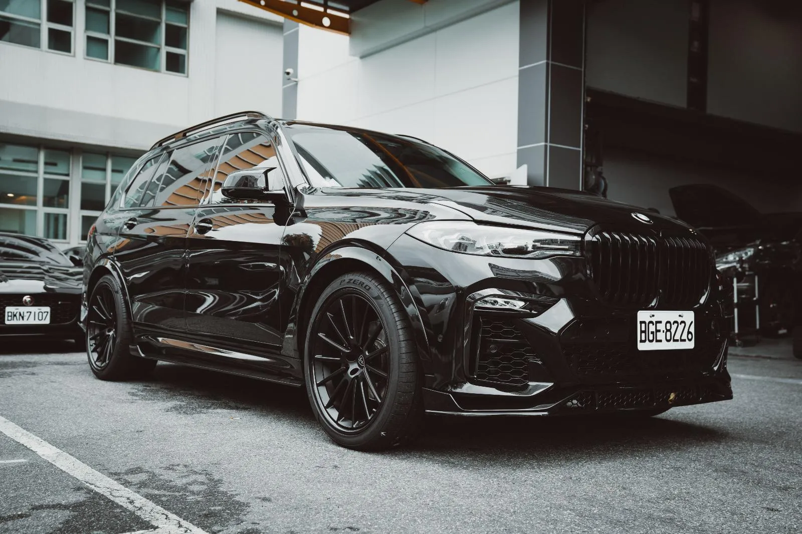 Check our price and buy Renegade Design body kit for BMW X7 G07
